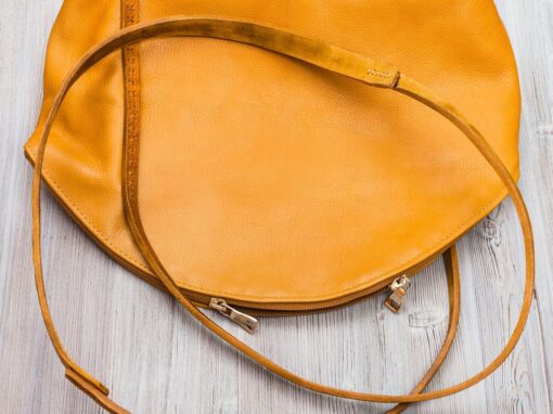 Cartera de semicuero golden