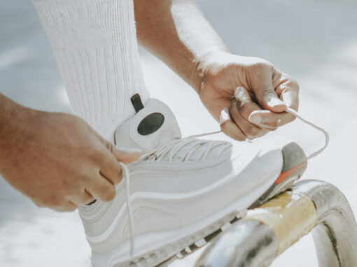 Tenis blancos marca Acme